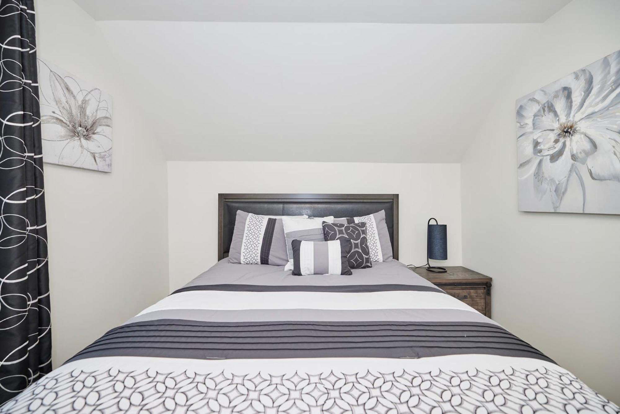 3 Bedroom -walk To The Falls * Niagara Falls